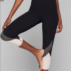 Athleta color block mesh salutation Capri